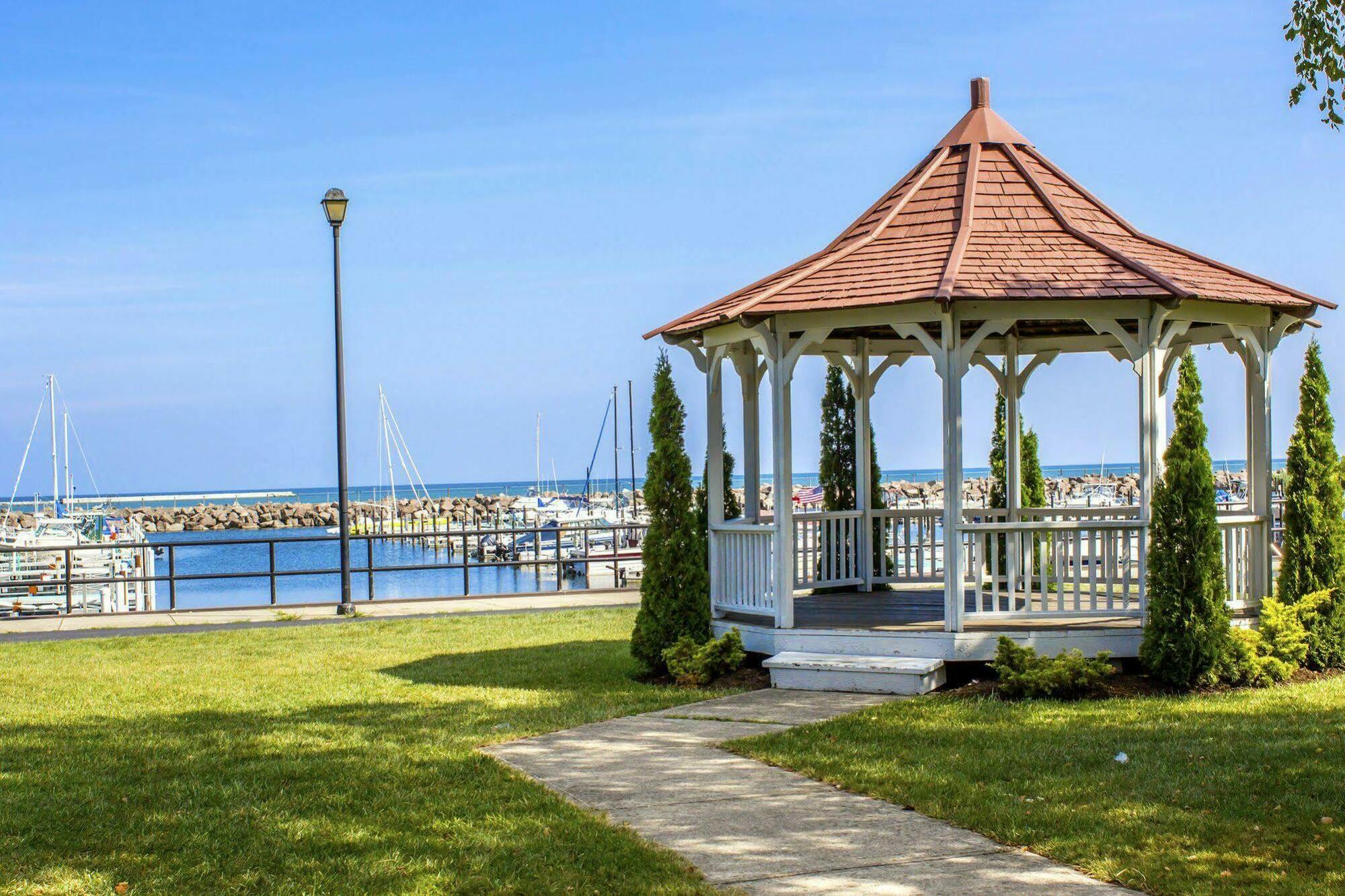 Clarion Hotel Conference Center On Lake Erie Dunkirk Εξωτερικό φωτογραφία